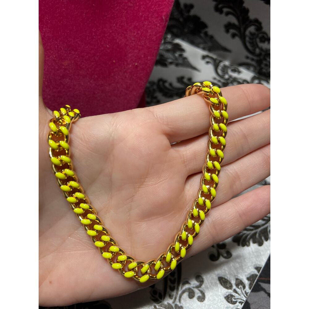 Melania Clara Savannah gold necklace with bright yellow enamel